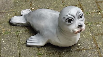 Seehund Seerobbe Baby Tierfigur Figur Heuler Nordsee Lebensgroß Garten Robbe
