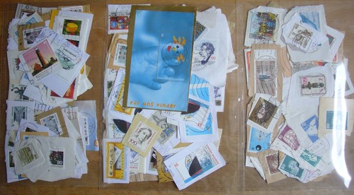 Ca.100 ältere Briefmarken –nicht abgelöst