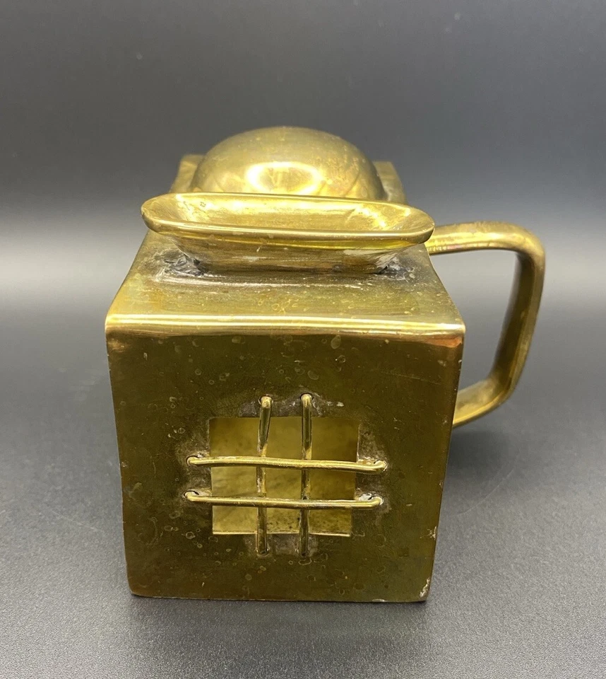 Caja de latón Tzedaká o Pushka de mediados del siglo XIX Foto 3 de 4