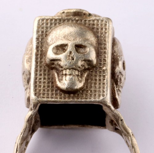 Totenkopf Ring mit geheimer Innenseite um etwas Medizin oder etwas anderes zu verstecken - Bild 6 von 19