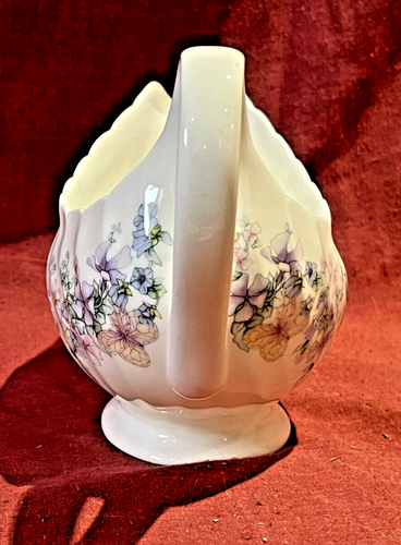 Wedgwood Angela Fluted Edge Gravy/ Sauce Boat Mint Condition - Picture 5 of 6