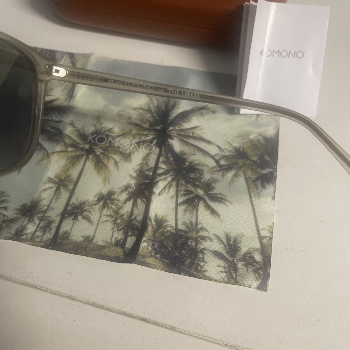 KOMONO Urkel Palms Sunglasses (NEW) green floral Miles Havana – KOMONO main image 3