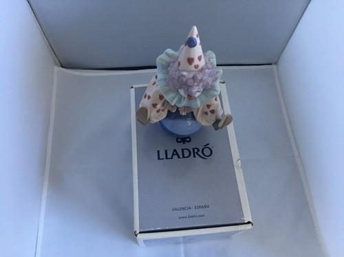 Lladro “ Having A Ball “ 5813 Young Clown Balancing On A Large Ball - Picture 12 of 12