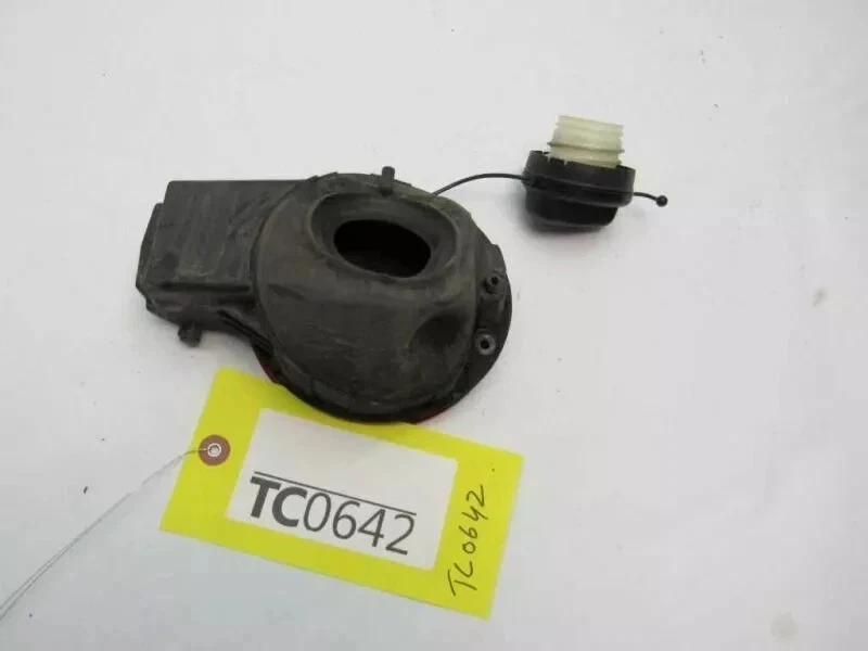 Puerta de llenado de combustible compatible con Honda 2007 2008 tapa del tanque de gasolina tapa cubierta bisagra OEM Foto 4 de 4