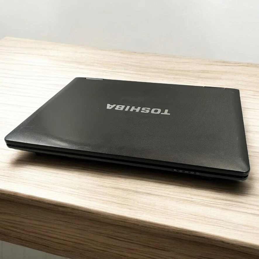 Ordenador portátil Toshiba Tecra M11 14" i5-M520 4GB RAM 250GB HDD W7 Pro - Imagen 2 de 2