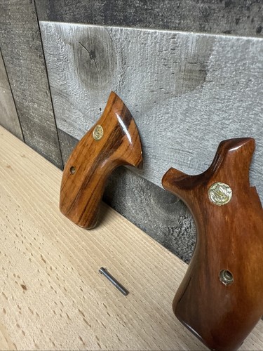VINTAGE SMITH & WESSON S&W L & K FRAME ROUND BUTT SMOOTH BANANA GRIPS BEAUTIFUL! - Picture 9 of 18