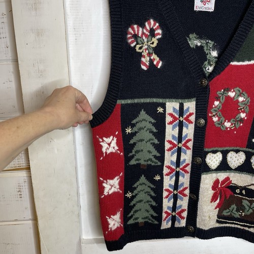 VTG Nutcracker Christmas Sweater Vest Embroidered Candy Cane Drum Wreath Heart M - Picture 6 of 11