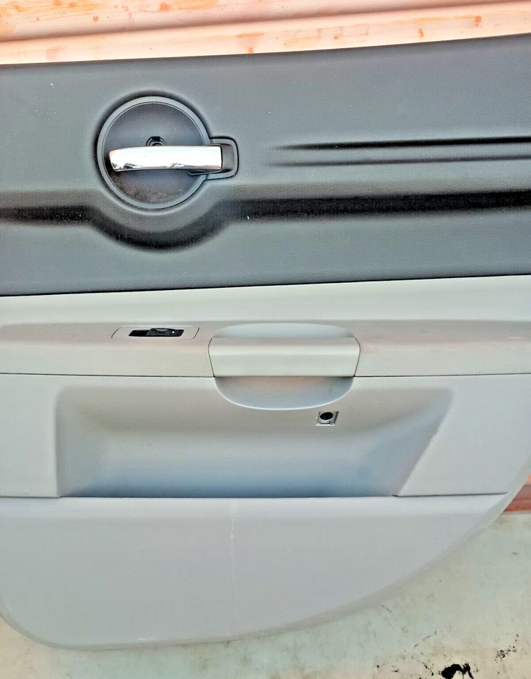 2005-06 道奇 MAGNUM 后内门装饰面板右乘客侧右手 LOC143BH — 第 3/4 张图片