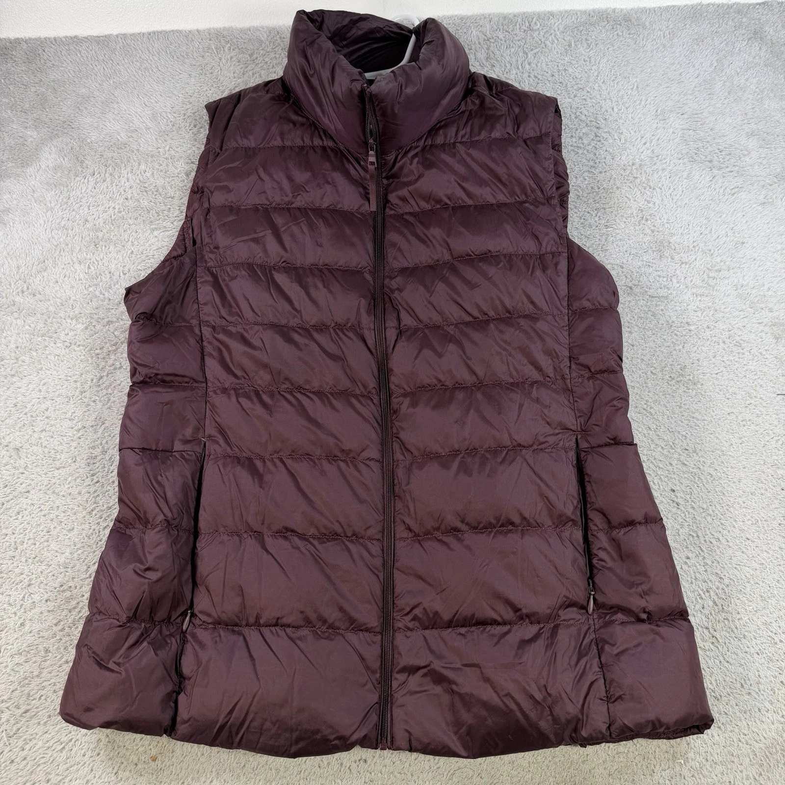 Uniqlo Ultralight Down Vest Womens Medium Burgundy Puffer Lightweight Hiking