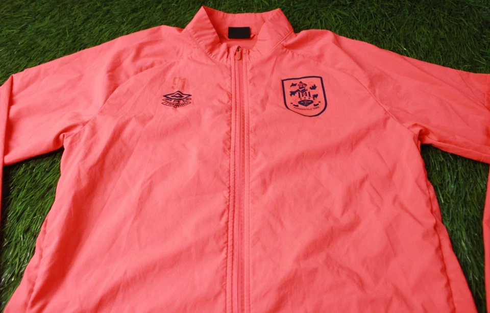 CHAQUETA DE ENTRENAMIENTO PARAGUAS DE FÚTBOL HUDDERSFIELD TOWN # 91 2021/2022 TALLA L Foto 2 de 4
