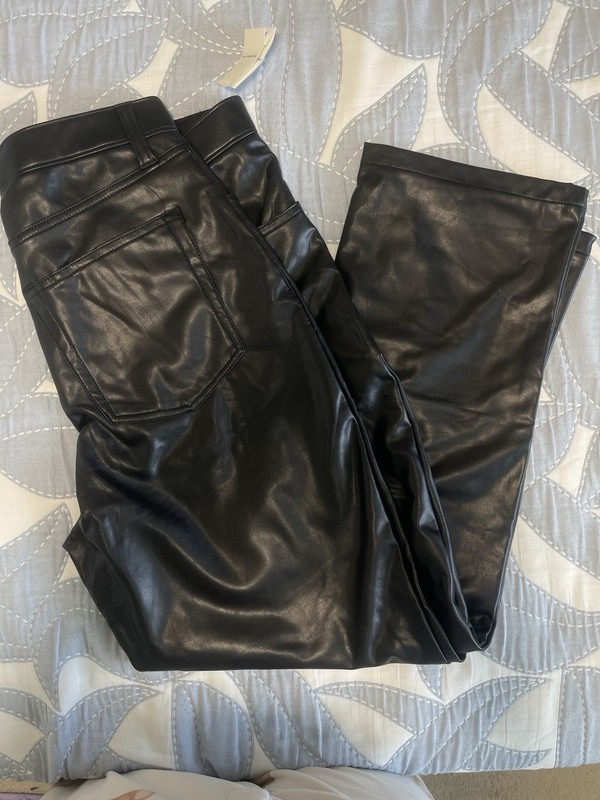 Abercrombie & Fitch Women’s Black Faux Leather High Rise Straight Pants Short