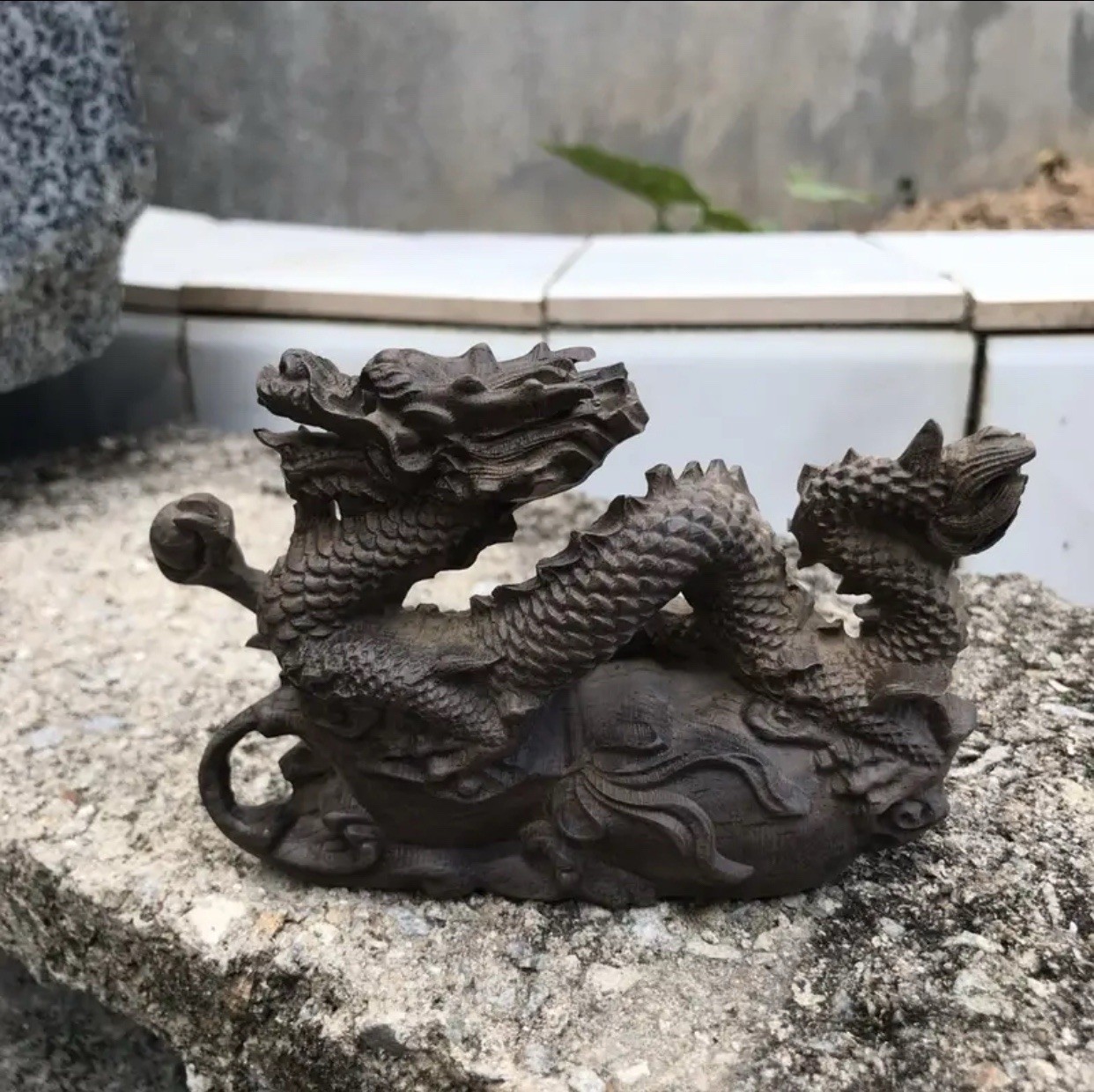 Vietnamese agarwood carved dragon, a small desktop home