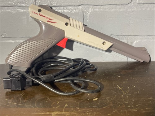 Nintendo NES Gray Light Zapper Gun - Grau Original Zubehör Hersteller - funktioniert