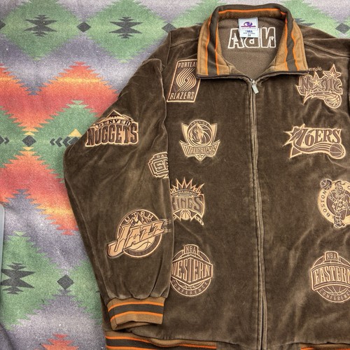 Chaqueta De Colección Años 90 NBA Terciopelo Calentamiento Para Hombres 3XL Marrón Parche Bordado Hip Hop - Imagen 3 de 9