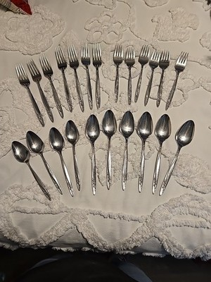 WM Rogers.MFG.CO. DELUXE Stainless IS MCM Silverware 23 Pieces USA  Made 