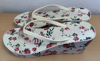 Juicy Couture Wedge Flip Flops - Bild 1 von 3