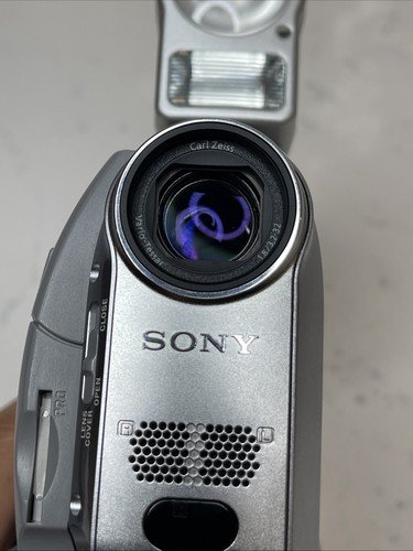 SONY Handycam DCR-HC40 Mini DV CAMCORDER Bundle w NightShot & Flash Light - Picture 12 of 18