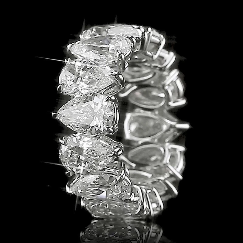 Anillo de compromiso de plata 925 con banda de eternidad de diamantes cultivados en laboratorio certificado pera de 10,5 quilates Foto 3 de 4