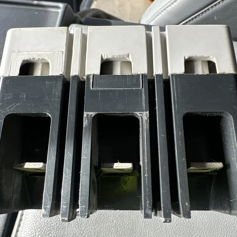 Eaton HFD3125BP10 Circuit Breaker 125 Amp - 600V - 3P HFD 65K - Image 4 of 4