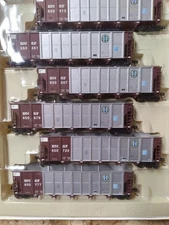 WALTHERS BNSF RD-4 HOPPERS 932-7822