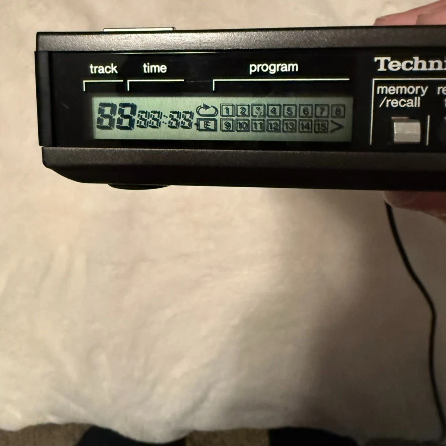 Reproductor de CD portátil Technics SL-XP7 y estuche SH-CDB7 y adaptador de corriente plateado PIEZAS Foto 2 de 4