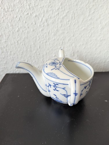 Schnabel-Sauciere Weiß-blaues Porzellan Mit Blumendekor Von Tettau mit Mängel