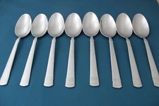 8 Place Ovlal Soup Spoons Oneida TIRAMISU 18/10 Stainless Vietnam 7 1/4"