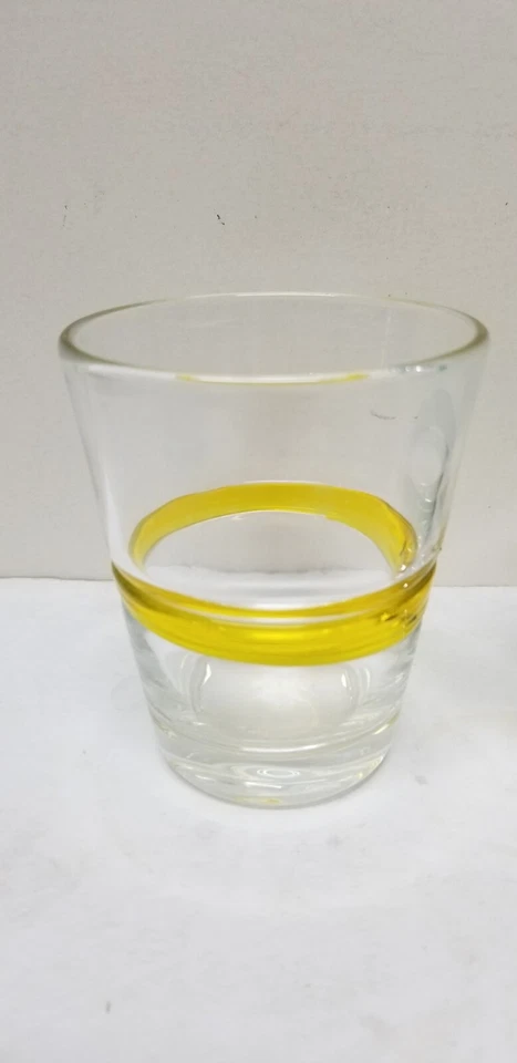 2 VASOS ARTE VIDRIO VERDE AZULADO Y AMARILLO BANDA RIGAREE WHISKY BOLA BAJA ROCAS 4 1/8" Foto 4 de 4