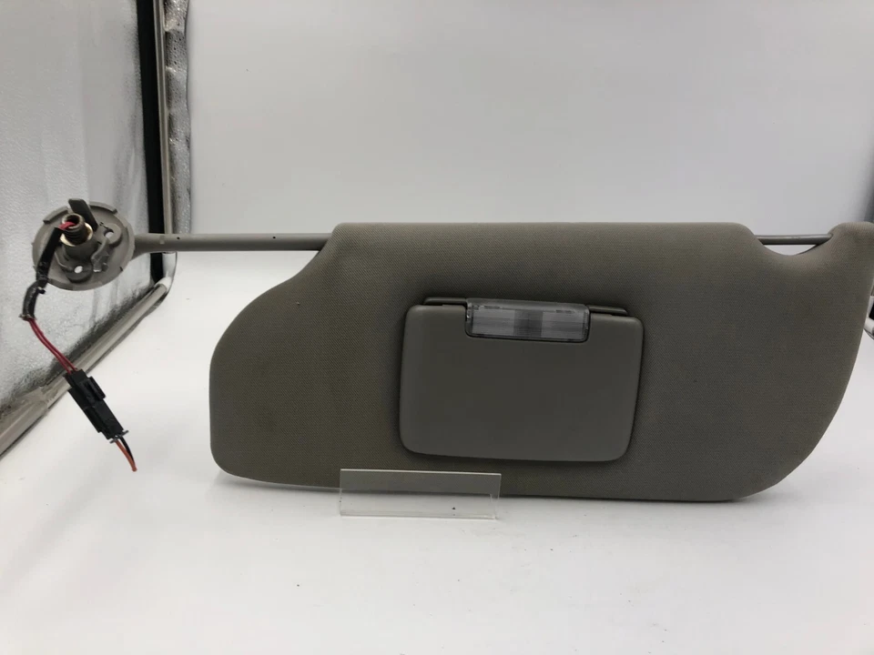 Солнцезащитный козырек для драйвера Buick Terraza 2005–2009 годов выпуска серый с подсветкой от оригинального производителя C03B40049 - Изображение 2 из 4