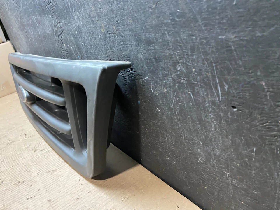 Ford Econoline E150 E250 E350 2003 a 2007 parrilla delantera i3606 OEM DG1 Foto 2 de 4