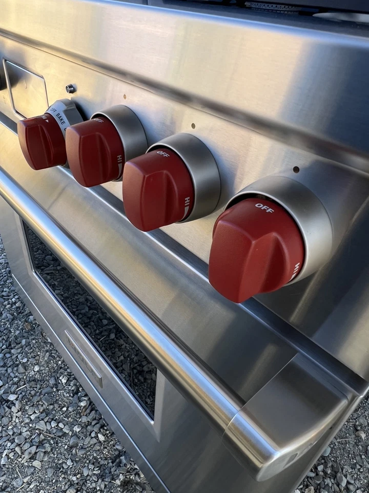 Used 36” Wolf Dual Fuel LP Range Stove DF366 (Liquid Propane).    *FREE SHIPPING - Image 4 of 4