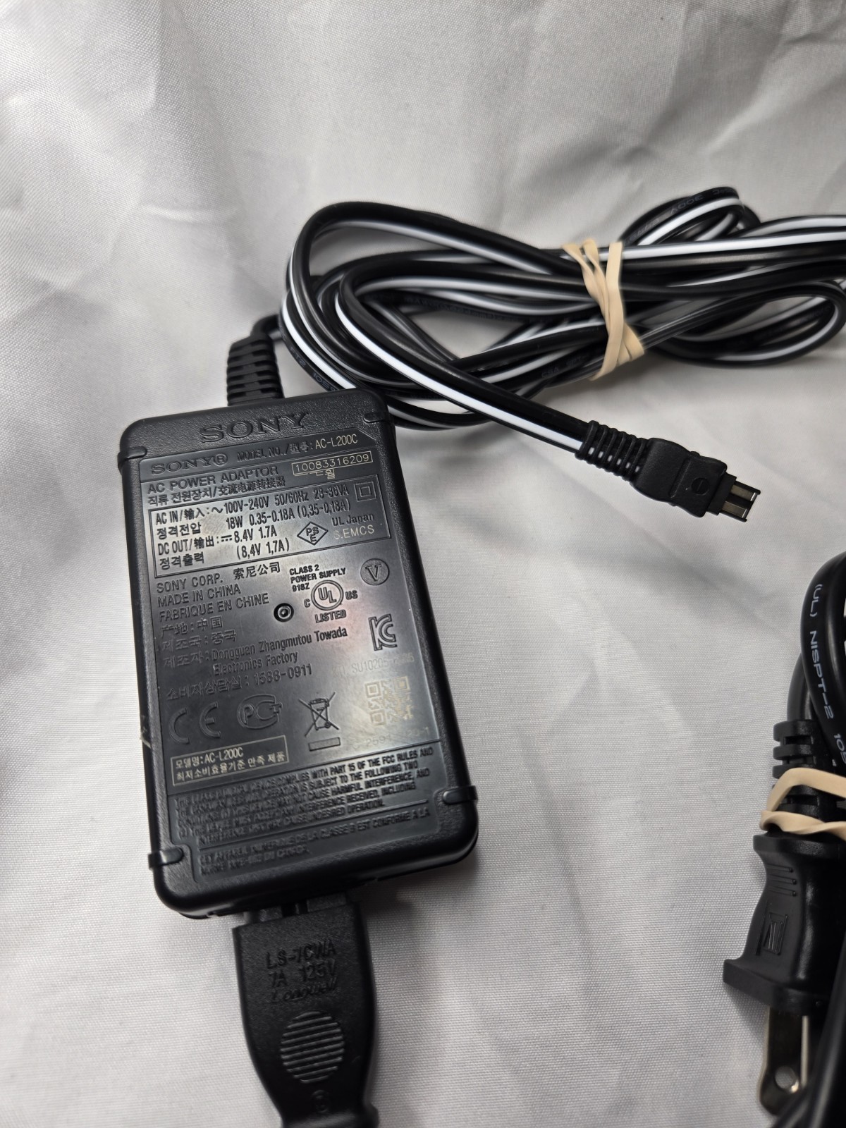 Genuine Sony HandyCam AC-L200C AC-L200D AC-L25B 8.4V 1.7A Po