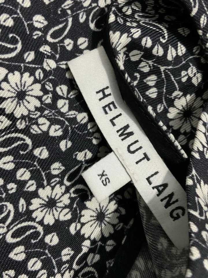 Blusa Helmut Lang toda preta de seda com estampa temática árabe aberta feminina PEC - Imagem 4 de 4