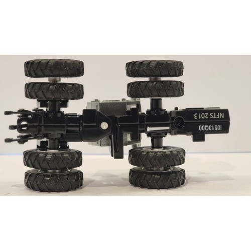 Ertl 1/64 Scale White 4-210 4WD Evolution Series Tractor - Picture 8 of 8