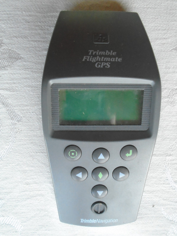 VINTAGE TRIMBLE FLIGHT MATE GPS WITH OPERATNG MANUAL AND ANTENNA.