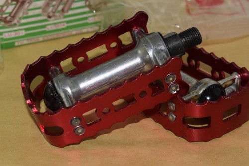 Wellgo LU 307 set pedali 1/2 rosso anodizzato vecchia scuola Bmx lega vintage anni 80 NOS - Foto 4 di 11