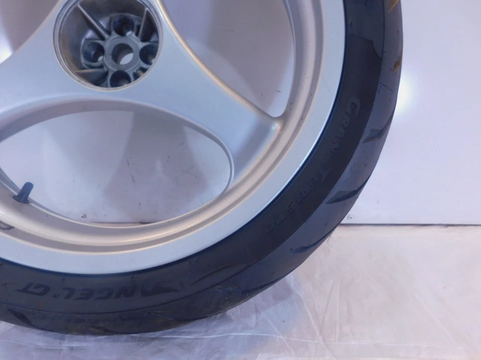 Llanta y neumático trasero plateado fundido BMW R1100R R1100RT R1100RS R850R y K1 K1100LT Foto 4 de 4