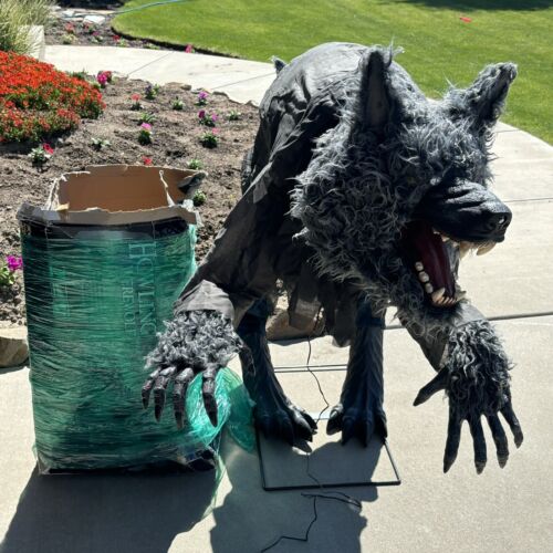 Spirit Halloween Howling Werewolf Animated Prop Lifesize Animatronic Eyes Light