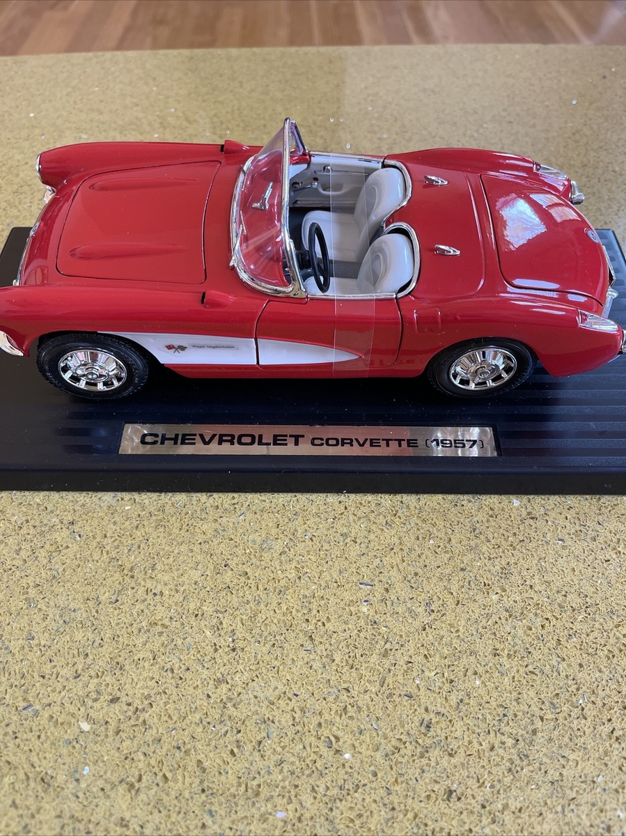 Vintage Road Tough 1:18 Scale 1957 Chevy Chevrolet Corvette