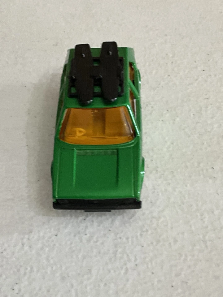 老式 1976 年火柴盒大众高尔夫带冲浪板压铸车 — 第 4/4 张图片