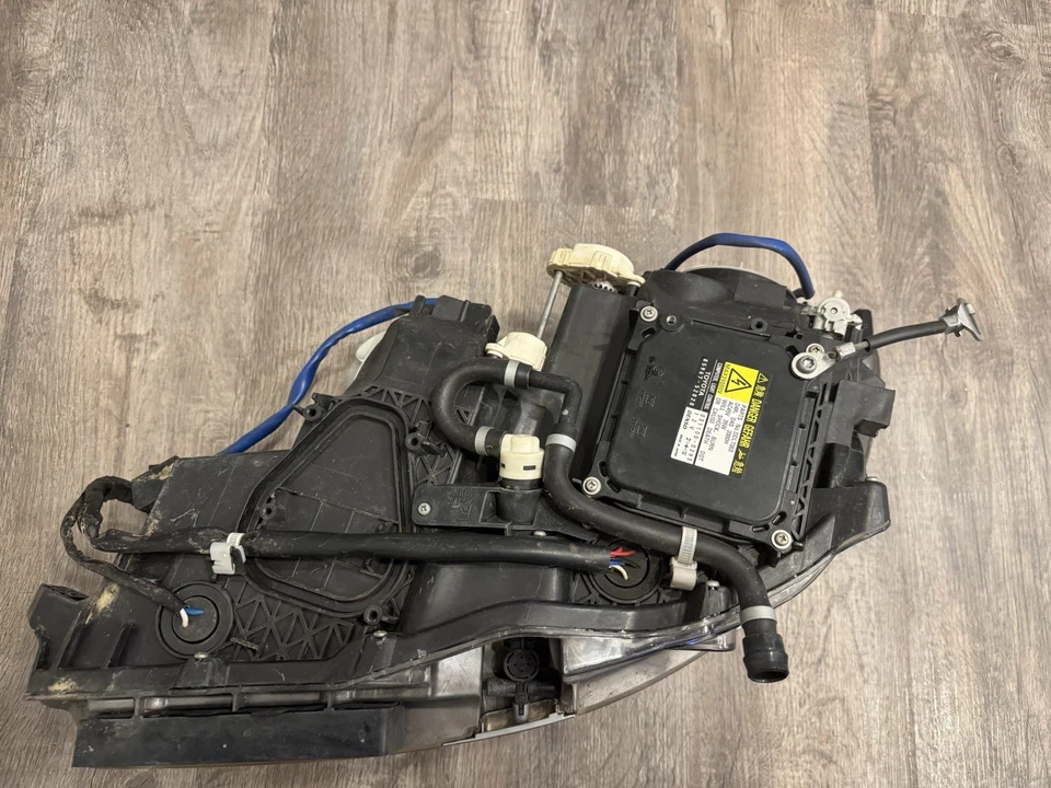 Faro de xenón AFS lado derecho del pasajero fabricante de equipos originales Lexus LS460 LS460L 2007-2009 Foto 3 de 4