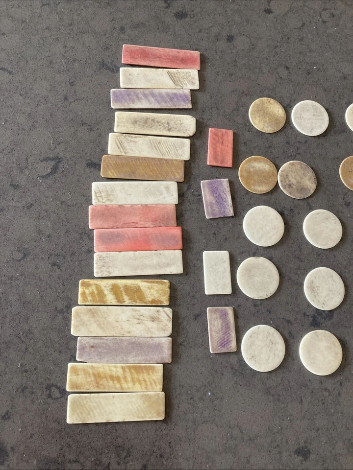 LOT DE 53 JETONS EN OS XIXeS POUR JEUX DE CARTES JEU ANCIEN COLORES - Photo 4/4