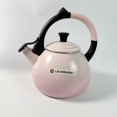 Le Creuset 1.6 qt / 1.5 L Oolong Whistling Tea Kettle – Shell Pink