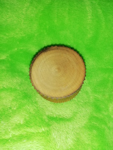 Lata de hilo de madera con tallas - Imagen 2 de 4