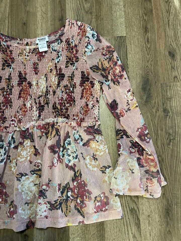 Blusa Monroe and Main, para mujer talla grande, rosa, floral, manga larga, ajustada Foto 4 de 4