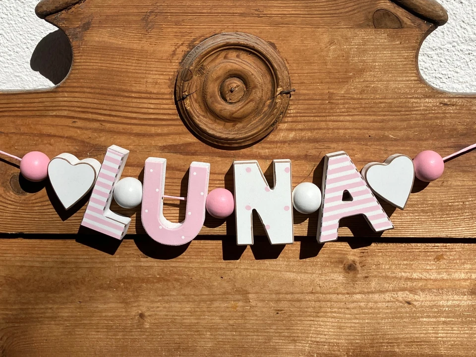 COLLANA ROSA CON NOME LEGNO PERSONALIZZATA BIMBO NOME A SCELTA 1° COMPLEANNO DECORAZIONE BATTESIMO - Immagine 3 di 4