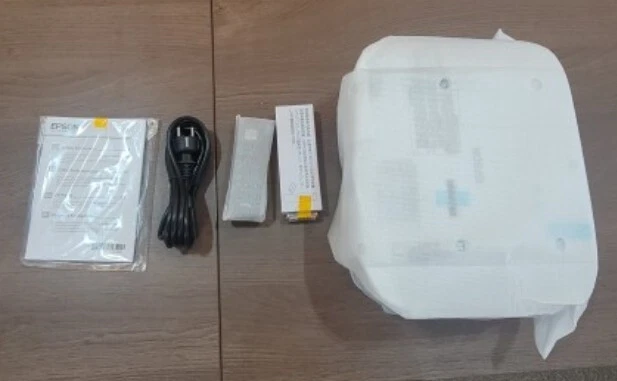 EPSON EH-TW6250 4K(3840x2160) PRO UHD Beam Projector 2,800 Lumen 3LCD 500" - Image 2 of 2