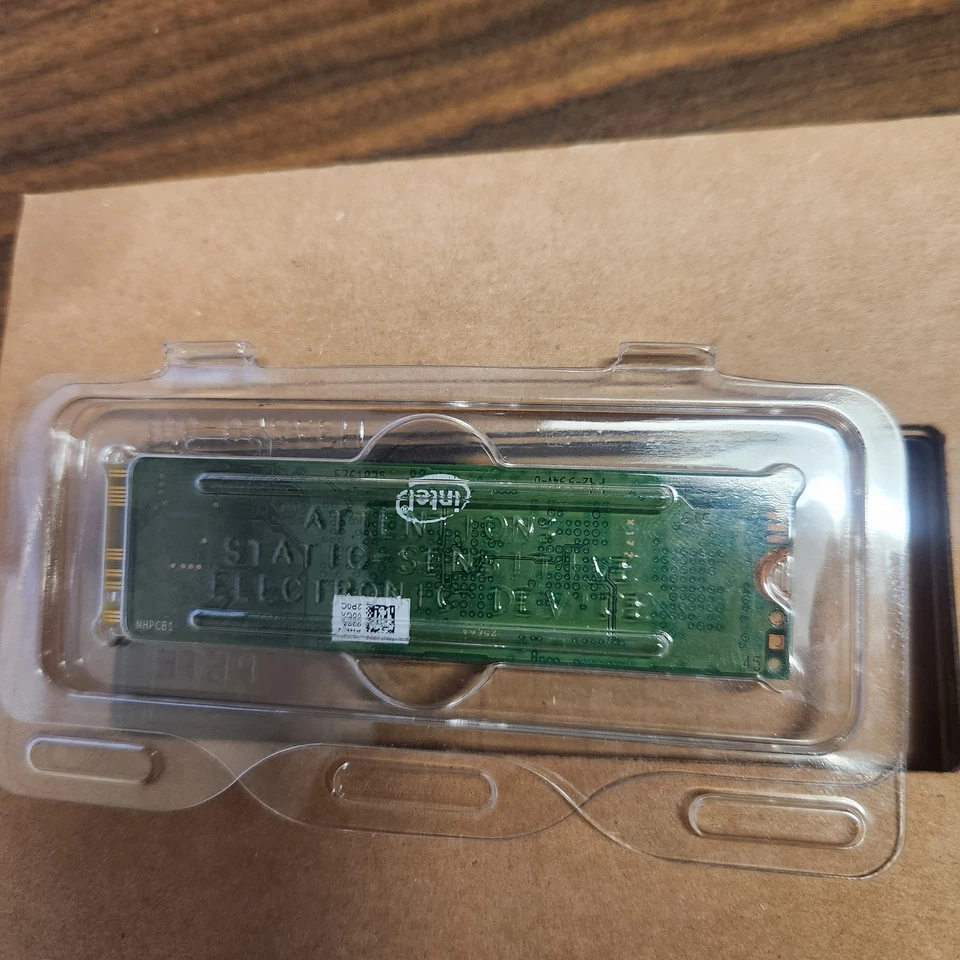 SSD interno Intel 660p serie 2 TB NVMe 3,0 x 4 Foto 2 de 4