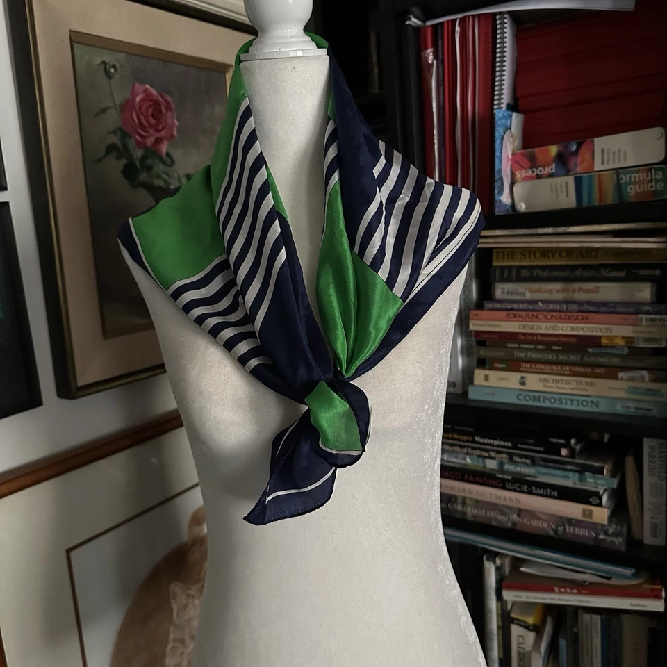 Bufanda de seda cuadrada de colección 27x27 patrón geométrico azul verde blanco tiras y bloques Japón Foto 2 de 4