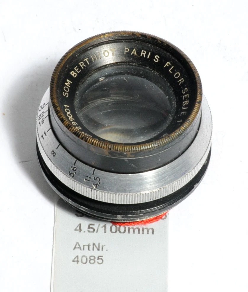 Lot 14 - A Som Berthiot Flor f/3.5 50mm Lens